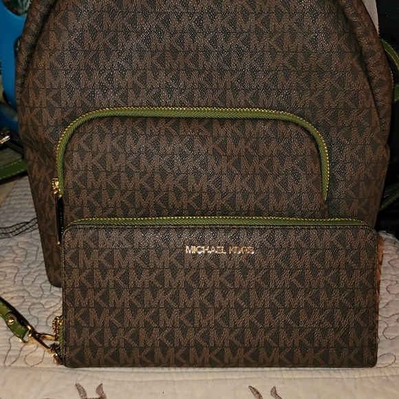 Mk backpack with matching wallet - Picture 12 of 14